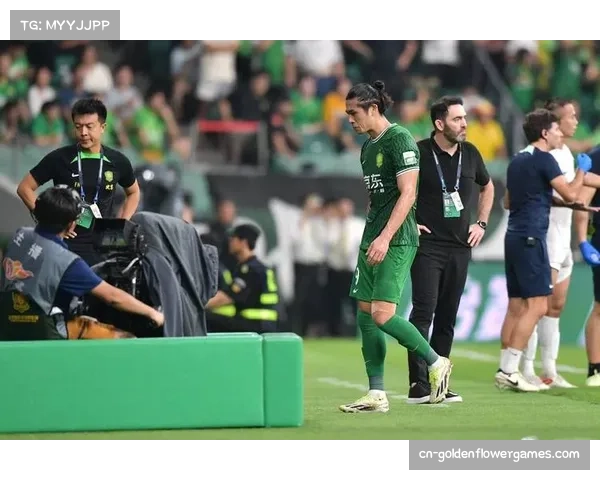 圣埃蒂安球迷因投掷硬币击中裁判被判缓刑，俱乐部遭重罚