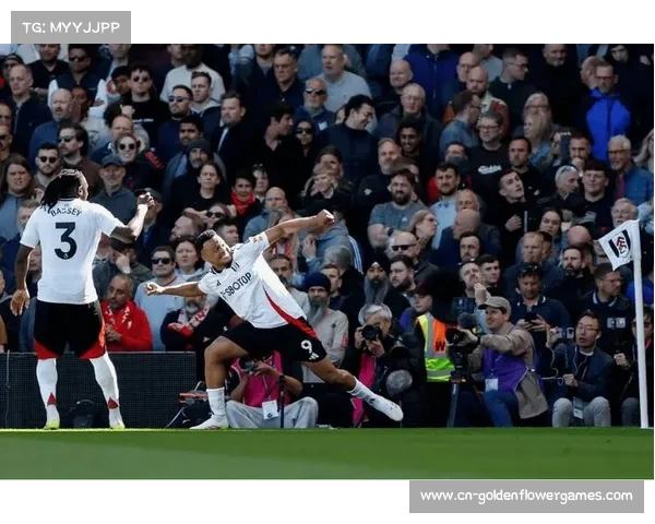 终场前扑出关键点球，富勒姆门将莱诺赛后获全场掌声